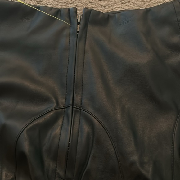 Victoria Secret Faux Leather Skirt Size 4/small - Picture 5 of 5